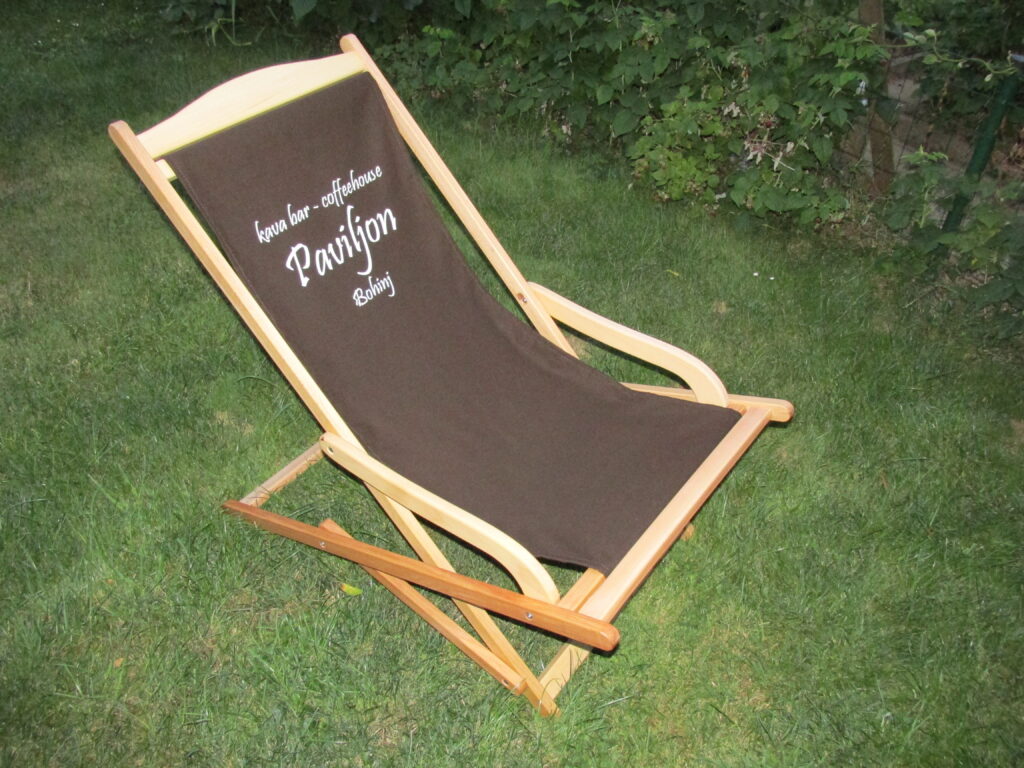 Leseni ležalnik